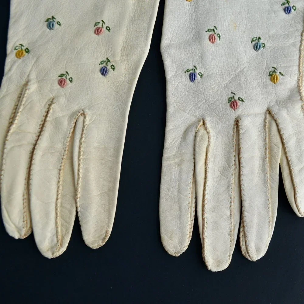 Vintage 1950s? Women's Girls Leather Floral Embroidered Gloves